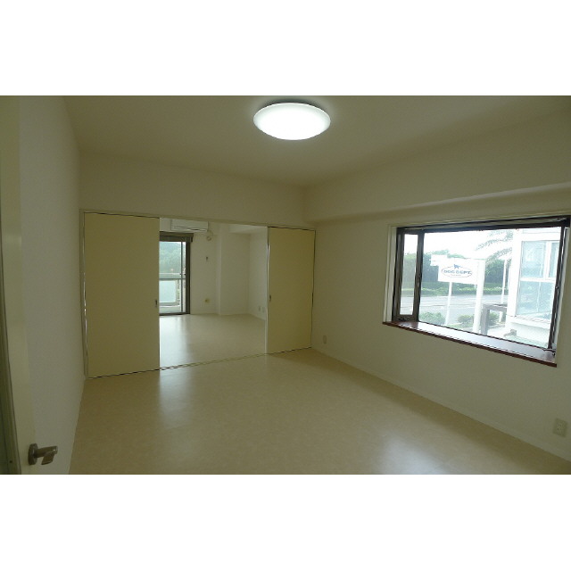 シーサイドビラ鵠沼0201号室 リビング