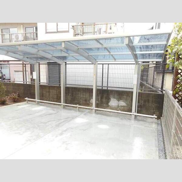 ベルエキップ102号室 駐輪場