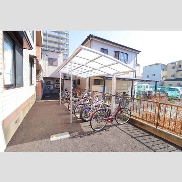 ロイヤルハイツ矢島 駐輪場