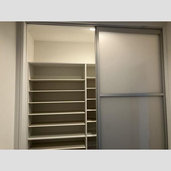 マイホームネクスト滝山5丁目2号棟 収納