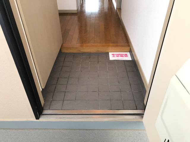 サザンフィールド305号室 玄関