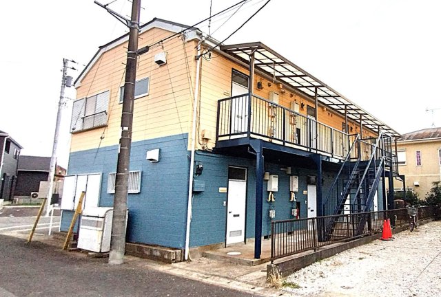 スターハイツ103号室 階段及び鉄部、外壁一部塗装済