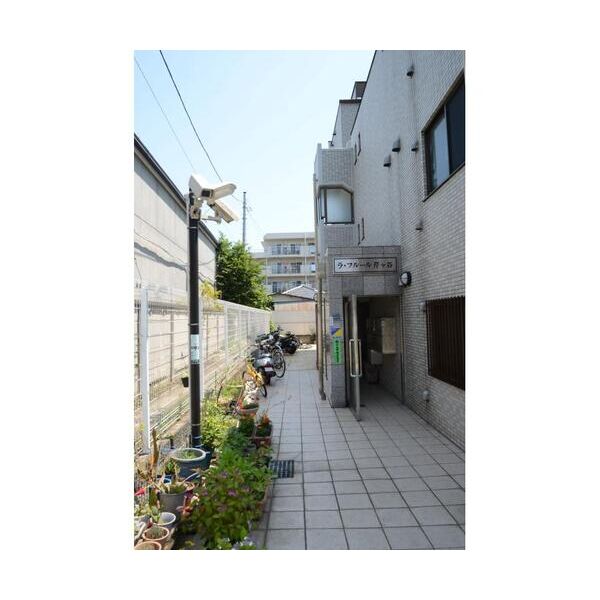 ラ・フルール芹ヶ谷101号室 エントランス