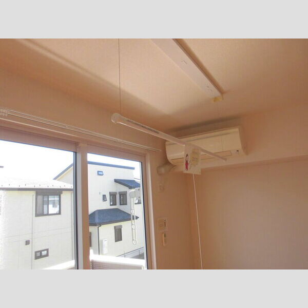 メゾン ド コンフォール203号室 室内物干し