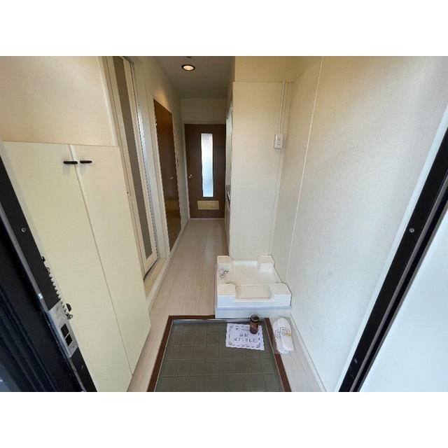 白鍬グランデ211号室 玄関