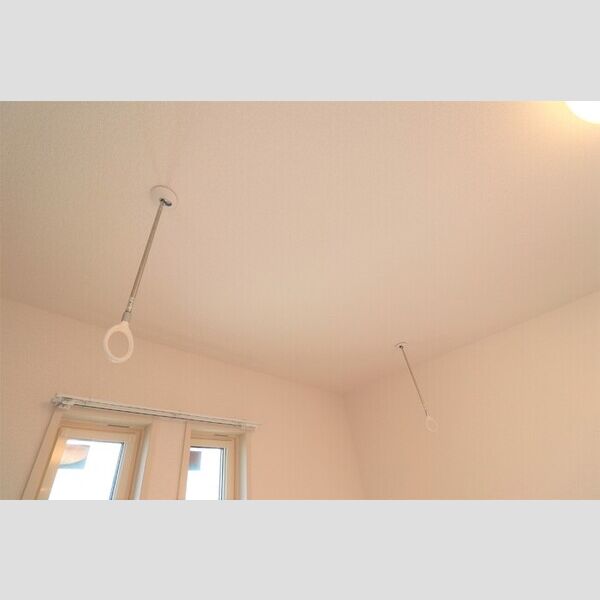 アロサール　Ⅱ102号室 室内物干し