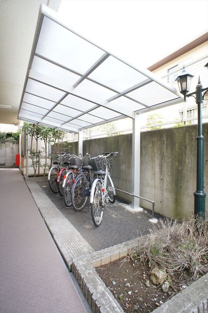 サワークレスト0102号室 屋根付き駐輪場あり