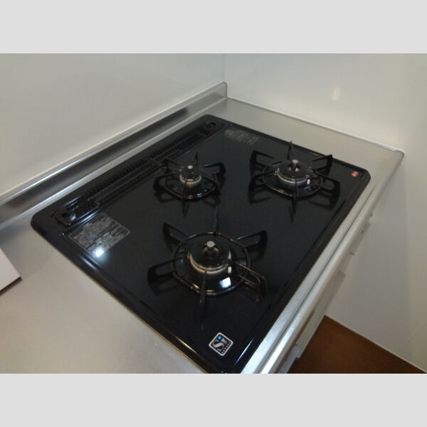 ハイツブエイ201号室 3口コンロなので料理もしやすいです!