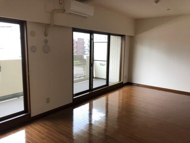 コスモ川口栄町 リビング