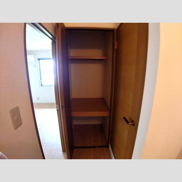 アネシス202号室 廊下収納