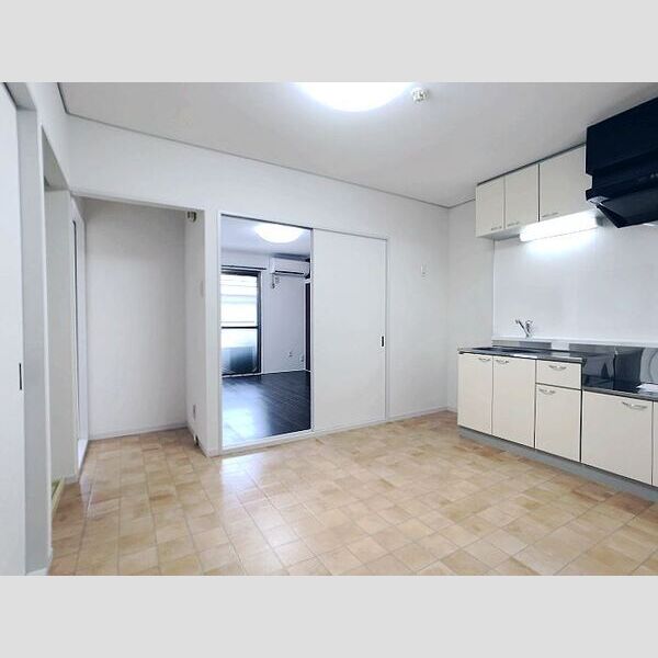 サンパレストミタ205号室 リビング