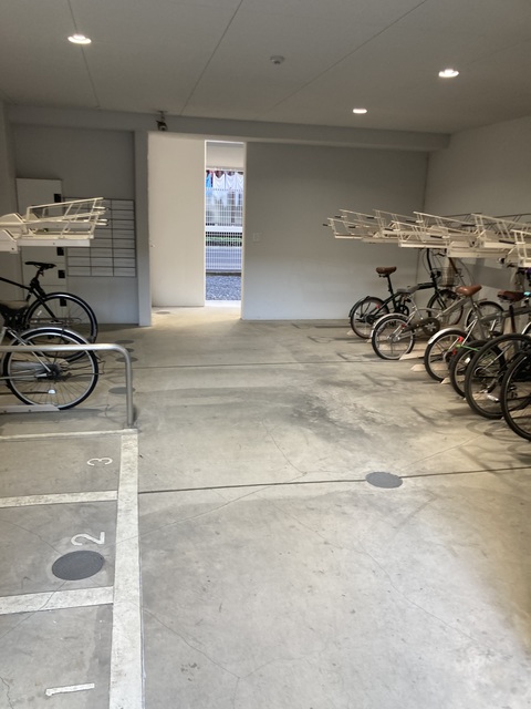 グランディール0703号室 自転車置場　※実際の使用状況とは異なります(現況優先)