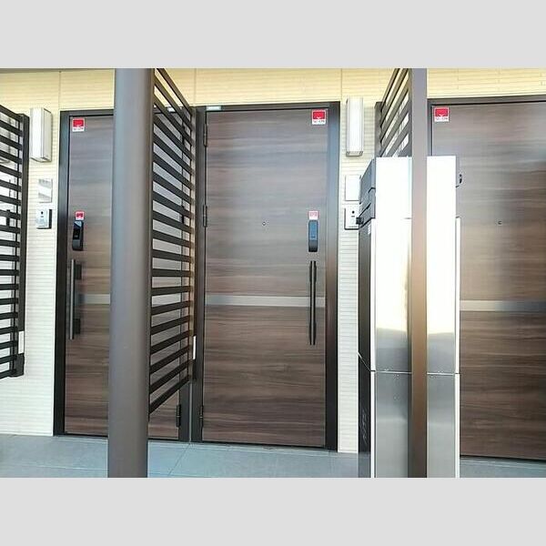 グリシーヌ203号室 エントランス