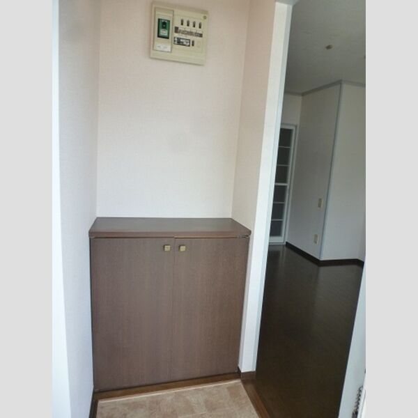 エステート根岸台 玄関