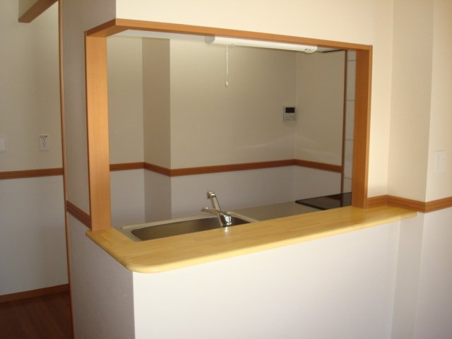 プリムベールⅠ201号室 カウンターキッチン