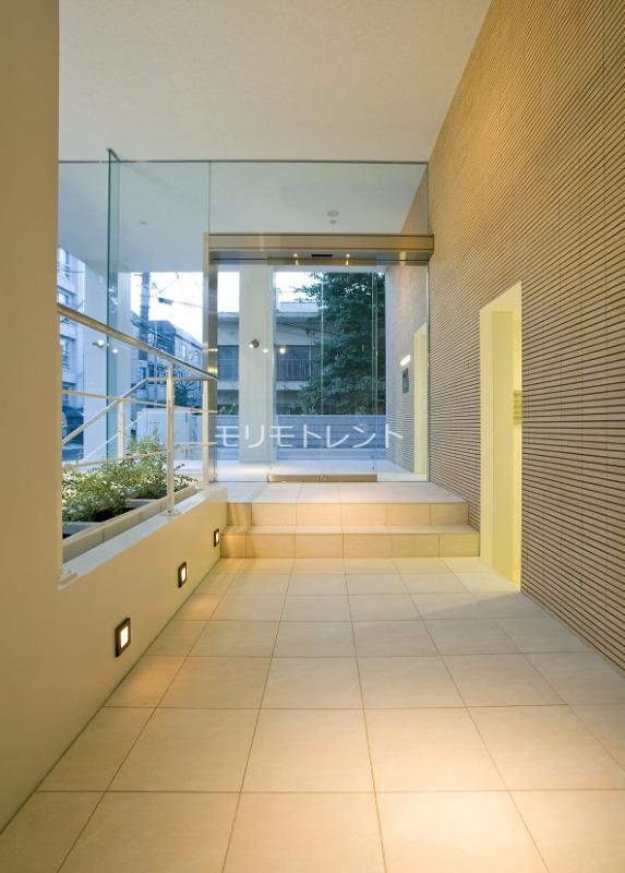 カスタリア市ヶ谷地下1階 エントランス