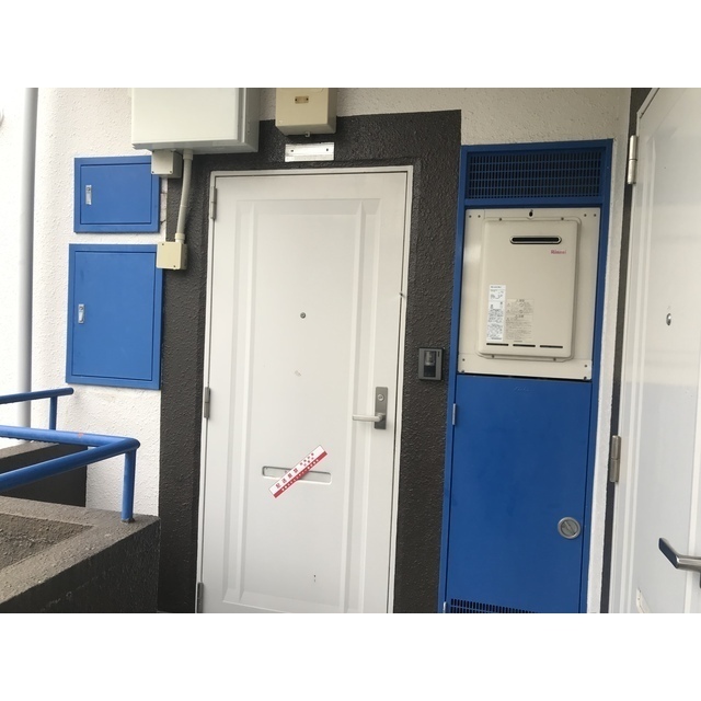 フローラルコートⅢ203号室 玄関