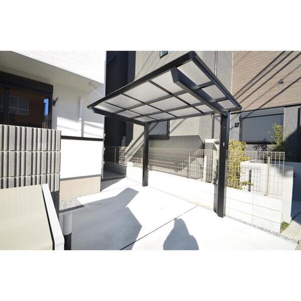 Twin　Leaves　B101号室 エントランス