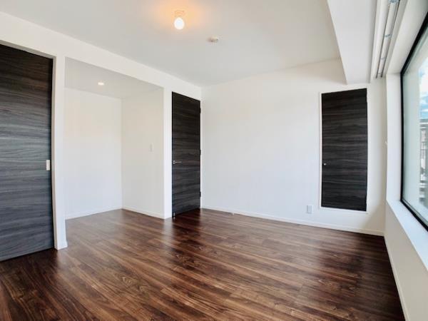 ＥＶＥＲＴＯＷ　ＣＨＯＪＡＭＡＲＵ2階 リビング