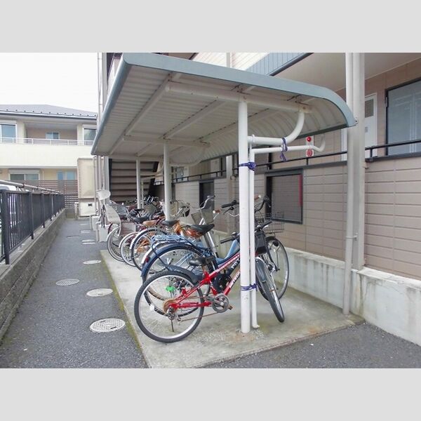 ウエストアローム 駐輪場