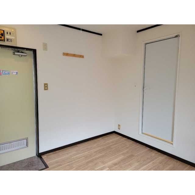 メゾンクレセール210号室 玄関