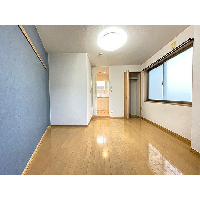 オリーブハウス402号室 二面採光で明るいお部屋