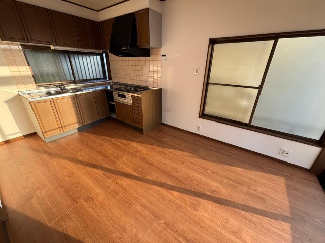 西武池袋線 狭山ヶ丘駅 3階建 築31年 2025年11月、フローリング張り替え済み