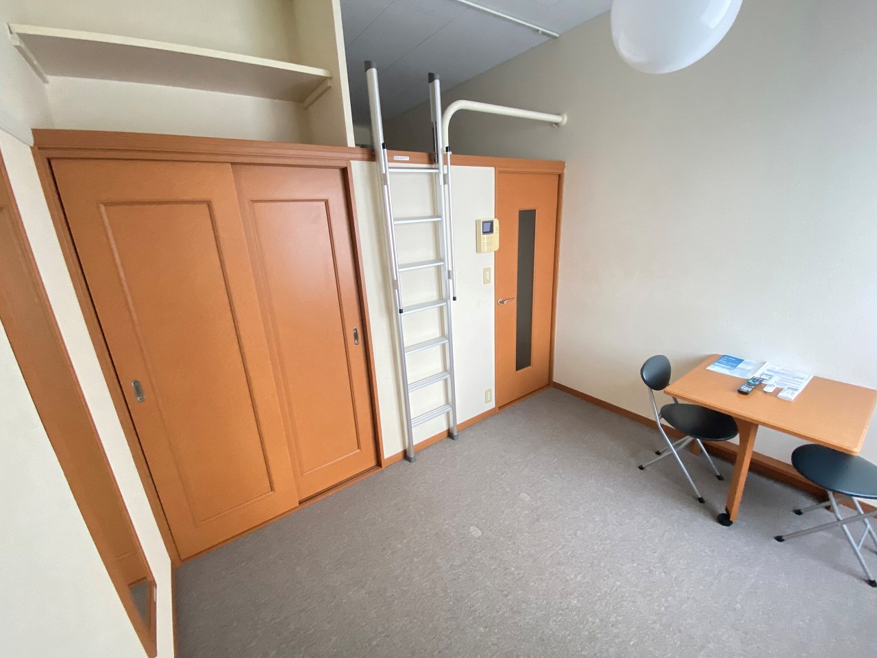 レオパレスカトレア リビング