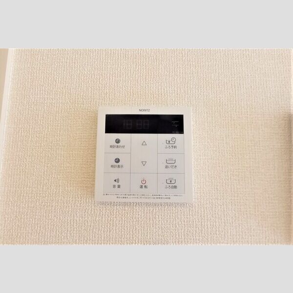 ロイヤルパレス　Ⅱ番館203号室 追い焚き給湯リモコン