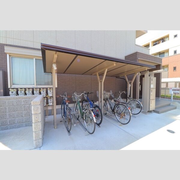 クレール西大宮105号室 駐輪場