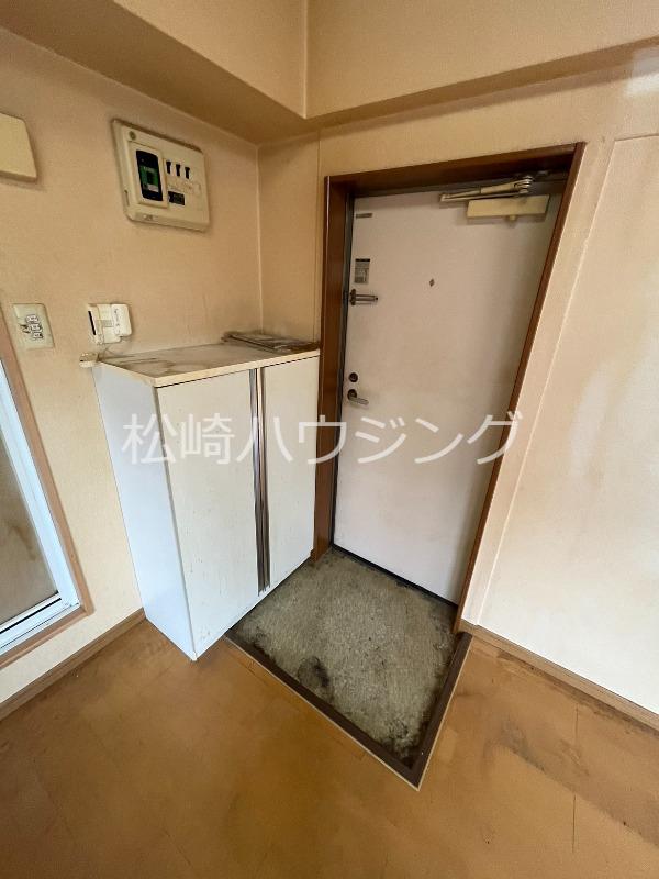 タキガサキビル 玄関