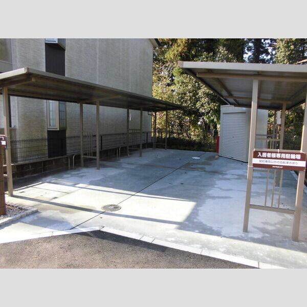 ソウソウ・ソンケン・リュウビ　ソウソウ 駐輪場