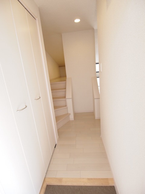 ＣＵＢＥ　西所沢1階 玄関