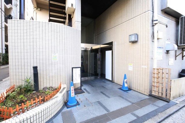 スカイコート横浜日ノ出町5階 エントランス