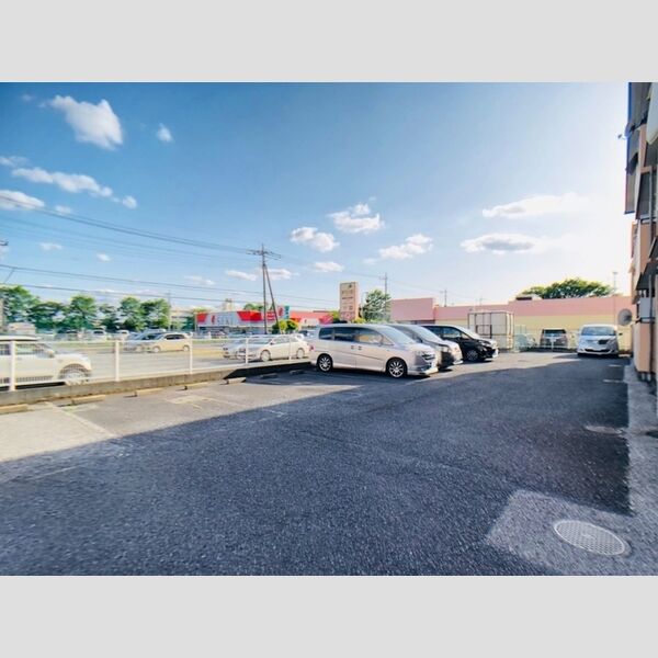 メゾンセピア　C 駐車場