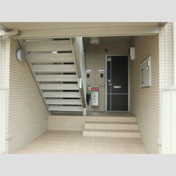 プラド202号室 エントランス