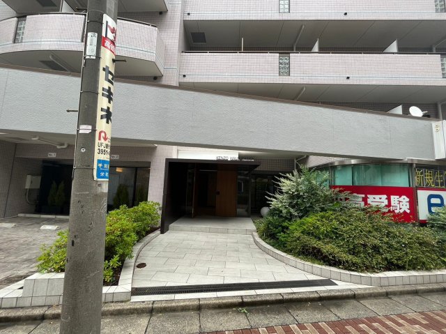 ＫＥＮＺＯ　ＨＡＵＳ　ＥＫＯＤＡ エントランス