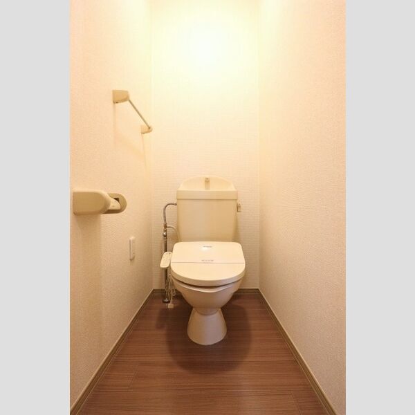 ピュアタウン南逆井　C102号室 温水洗浄暖房便座