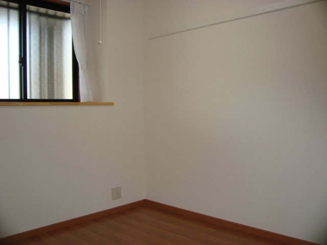 ヴィアーレ・ガーナ103号室 洋室