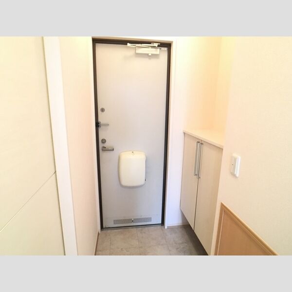 オーキッドハウス 玄関です。