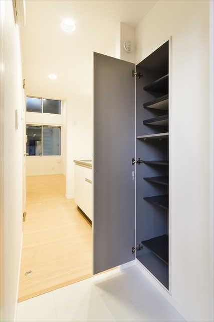 ＯＶＥＳＴ1階 玄関