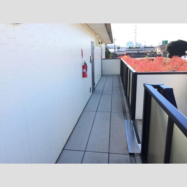 コーポグリーンヒル 2階玄関前共用廊下