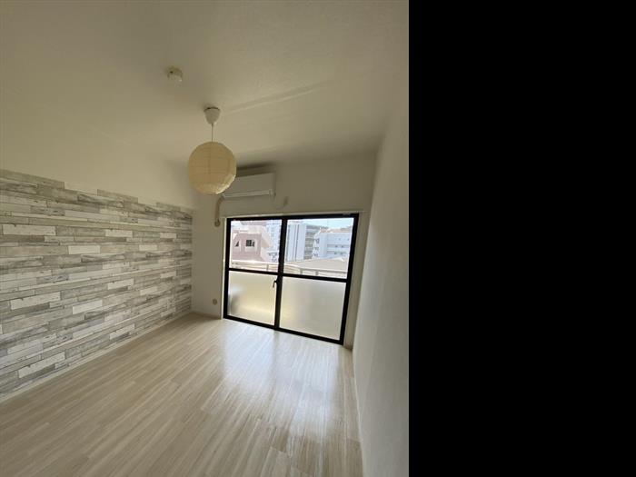 ロイヤルフラット野毛山弐番館 リビング