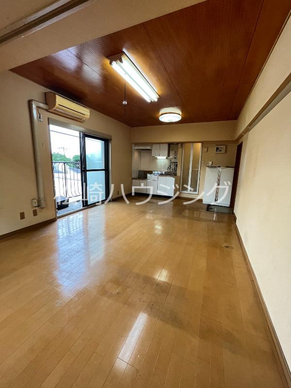 タキガサキビル 内観