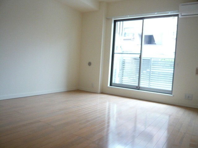 フォレスタ高幡 居室1