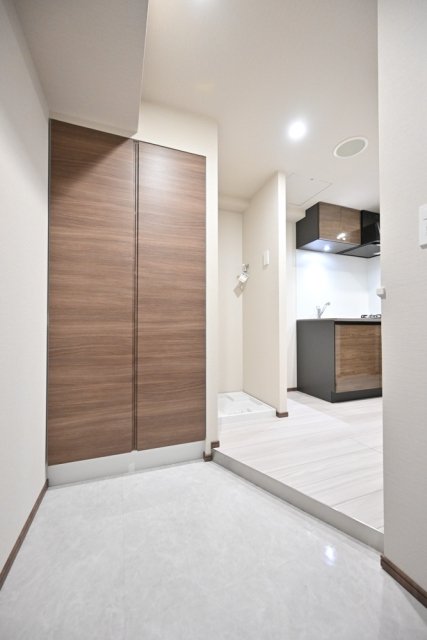 ＧＲＡＮＳＩＴＥ　ＮＡＫＡＭＥＧＵＲＯ2階 玄関