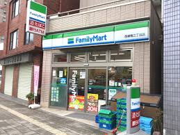 AZEST　西巣鴨11階 【コンビニエンスストア】ファミリーマート 西巣鴨三丁目店まで221ｍ