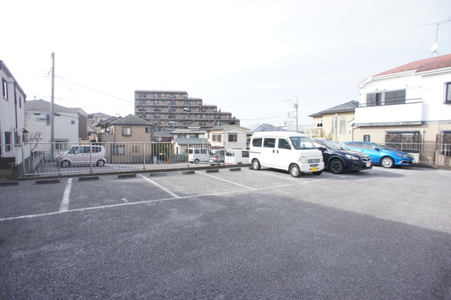 ハイツ近藤 敷地内駐車場