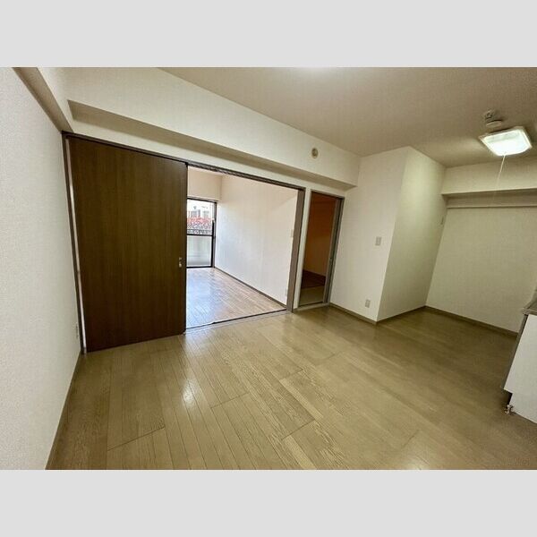 103号室