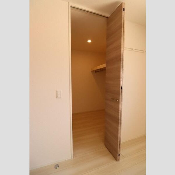 ソレイユ三原台　C201号室 北側洋室ウォークインクローゼット